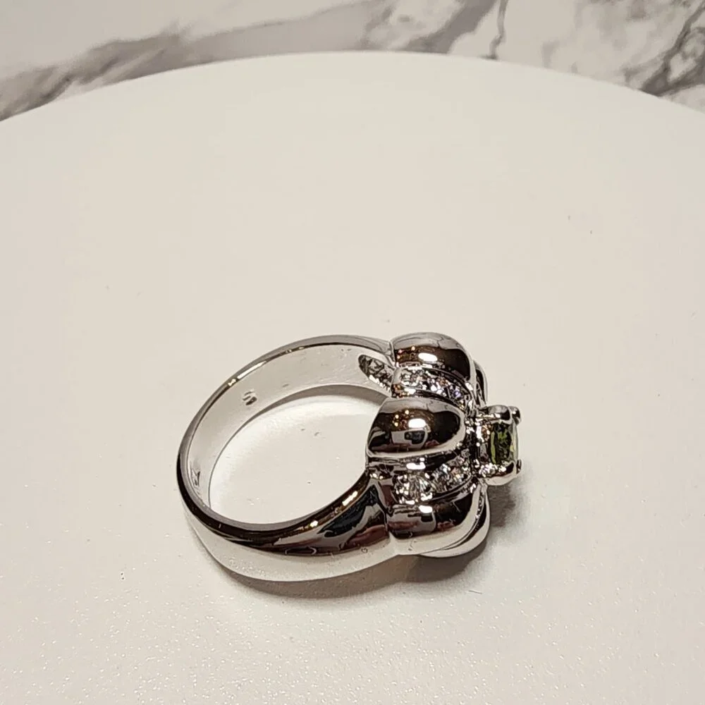 Flower Bud Fashion Ring with Green Stone